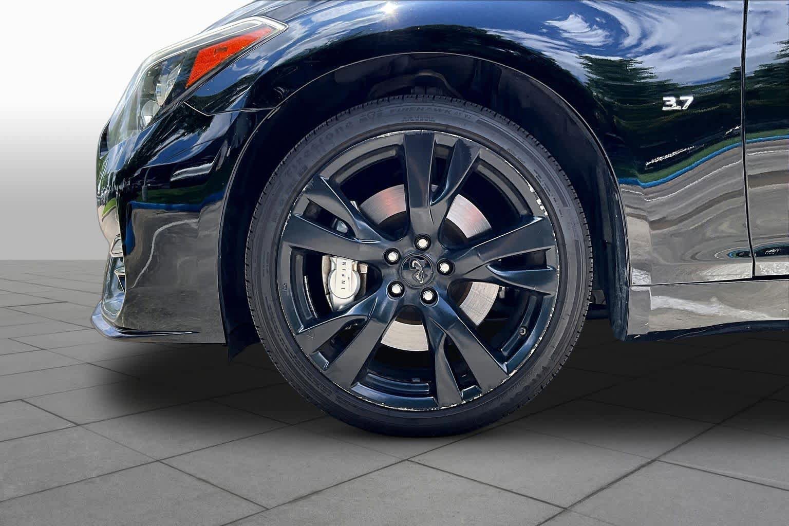 Used 2015 INFINITI Q70 3.7 w/ Sport Package RWD image 8