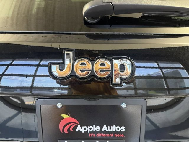 Certified 2017 Jeep Grand Cherokee Overland AWD/4WD image 8