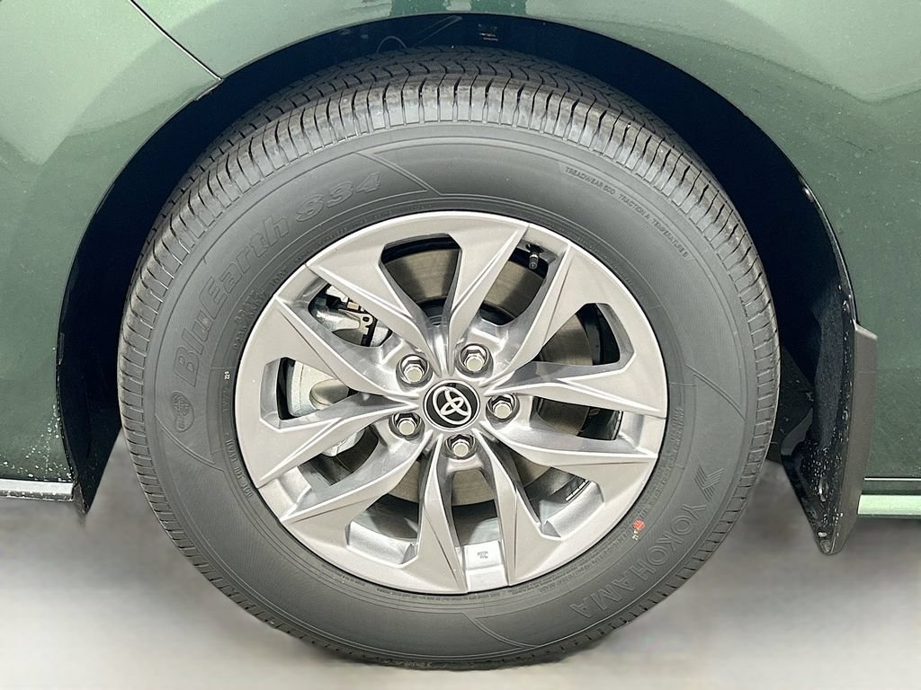 New 2025 Toyota Sienna XLE FWD image 8