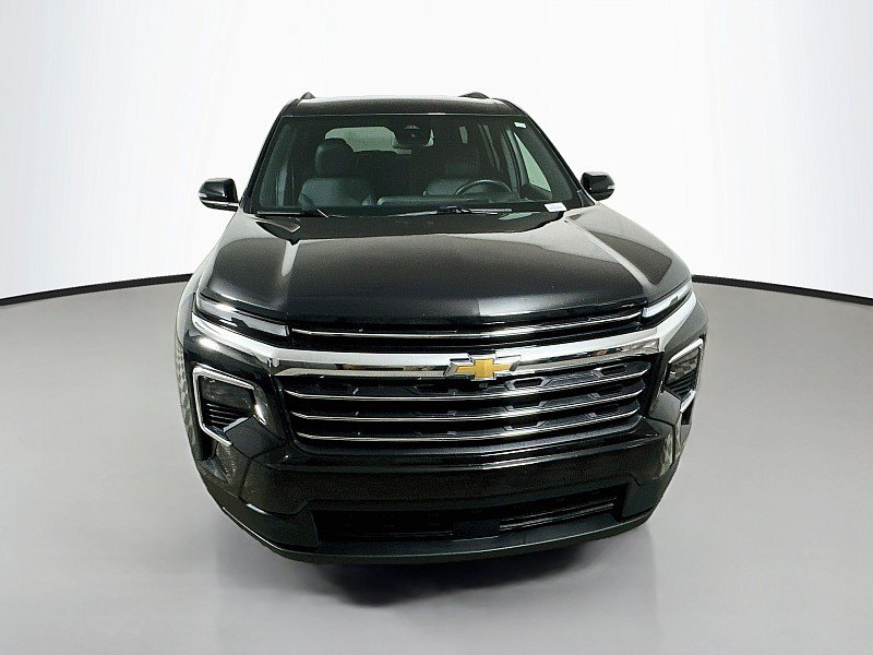 Used 2025 Chevrolet Traverse LT AWD/4WD image 2