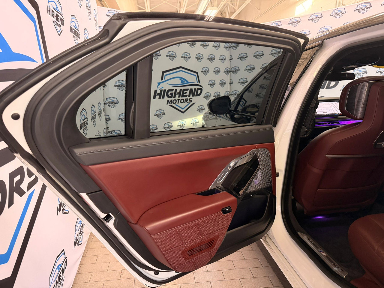 Used 2023 BMW 760i xDrive w/ Executive Package image 21