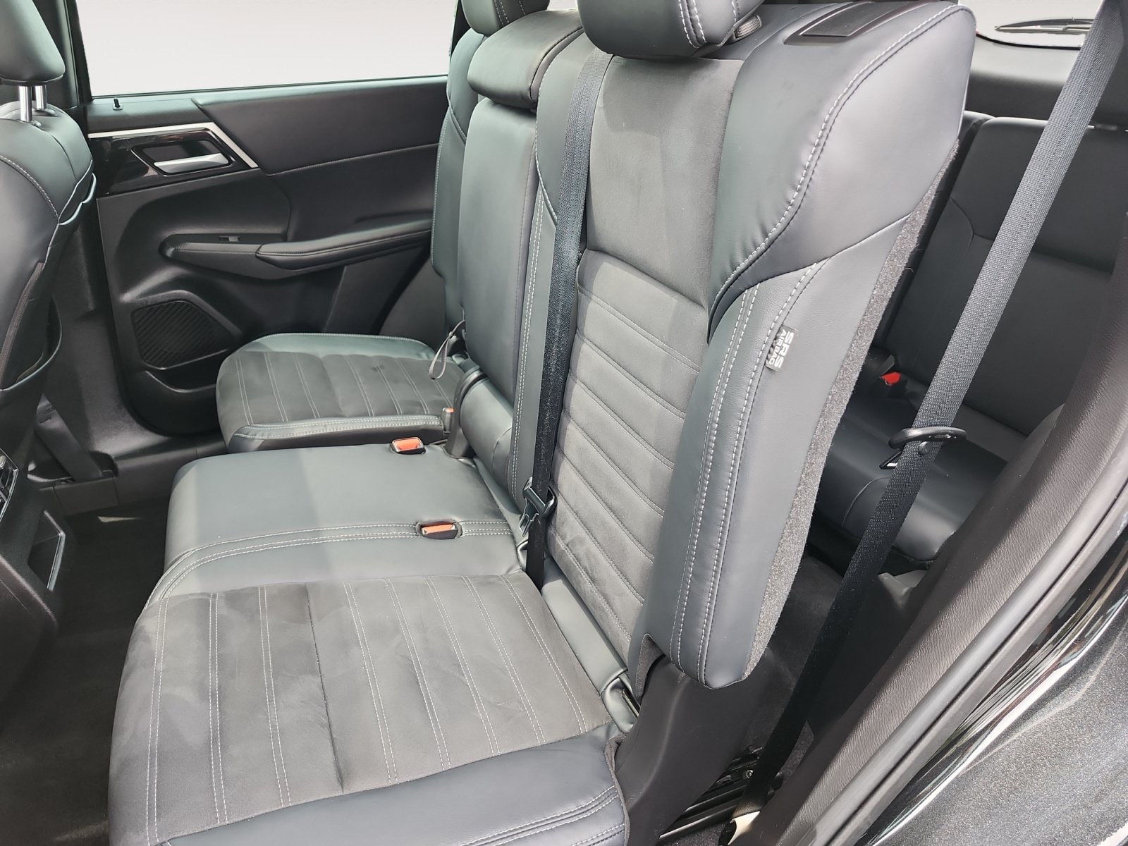Used 2023 Mitsubishi Outlander SE AWD/4WD image 13
