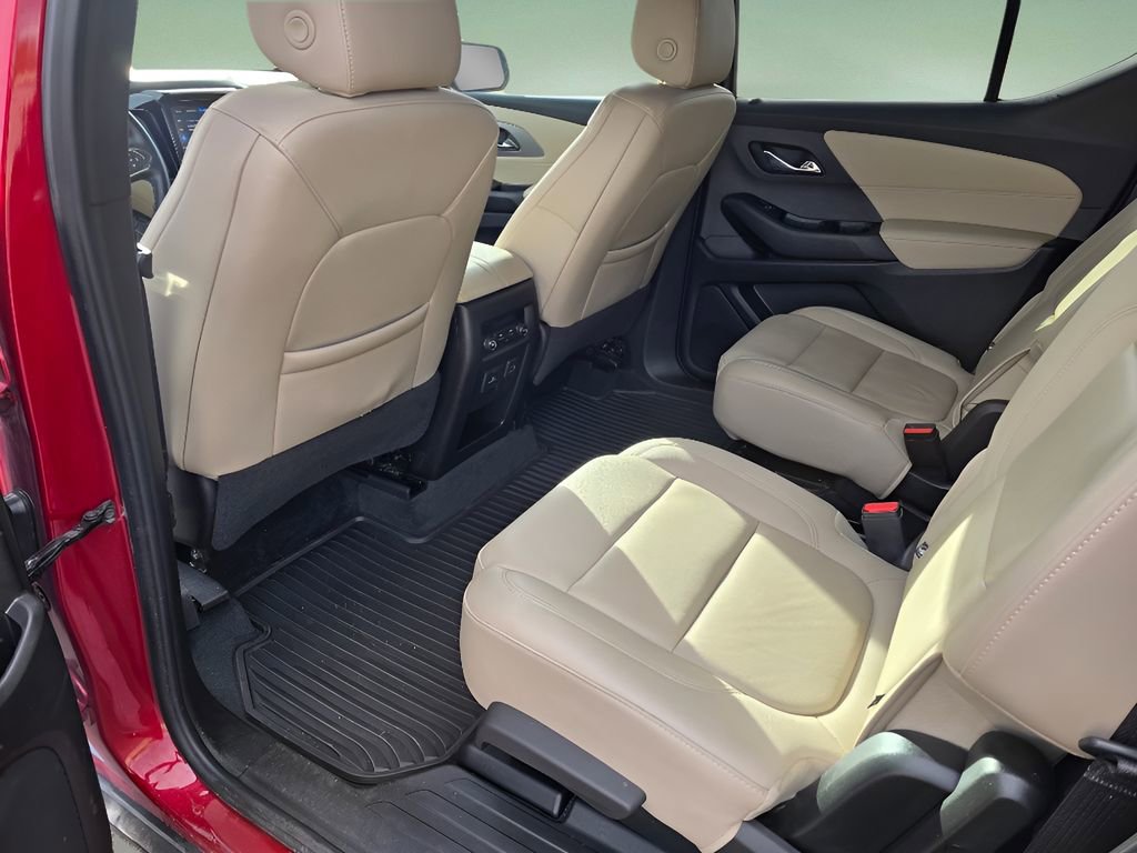 Used 2023 Chevrolet Traverse LT w/ LT Premium Package image 13