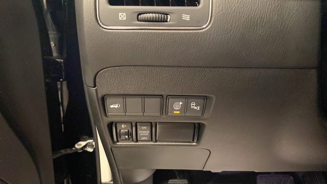 Used 2017 Nissan Armada Platinum w/ Captain Seat Package AWD/4WD image 25