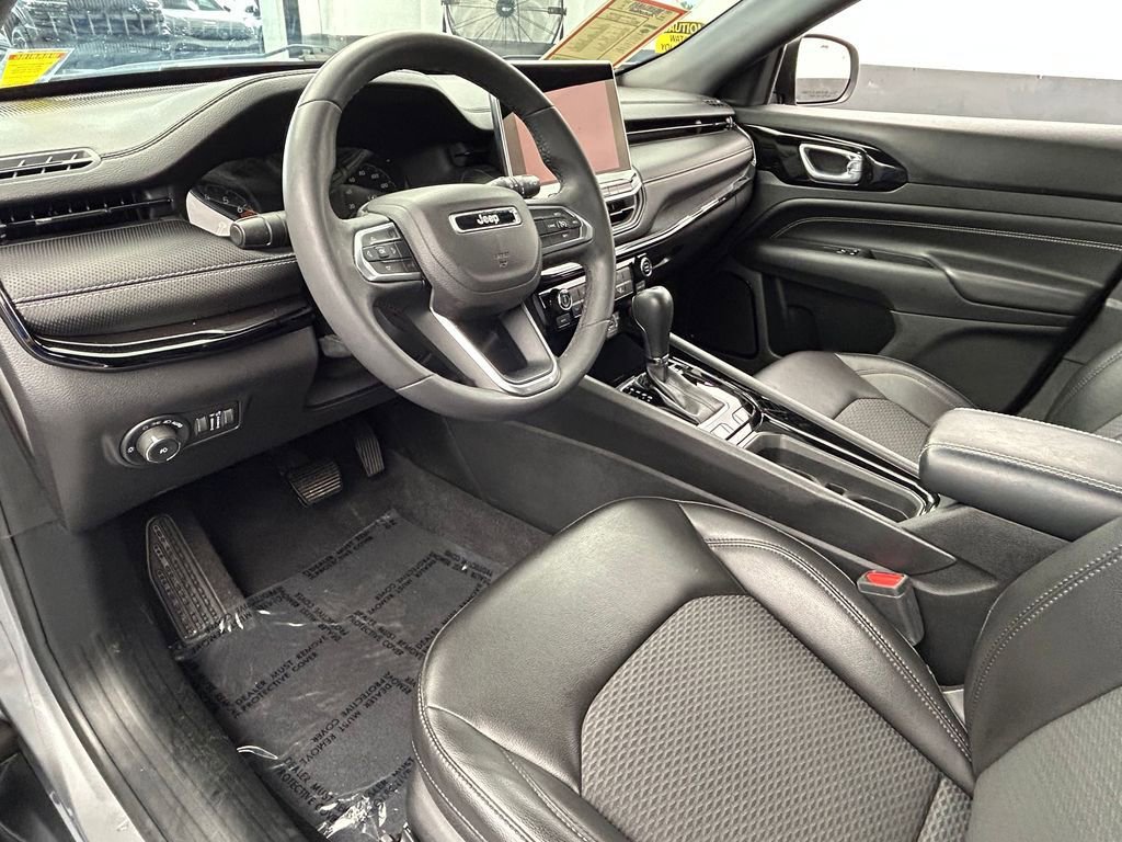 Used 2022 Jeep Compass Latitude FWD image 12