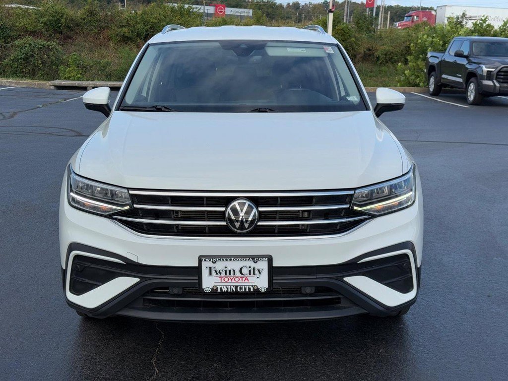 Used 2024 Volkswagen Tiguan SE image 9