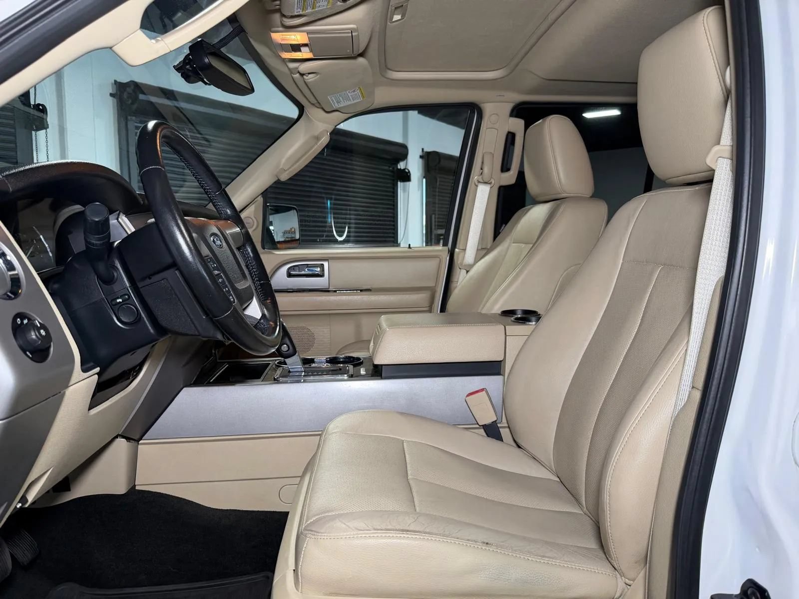Used 2017 Ford Expedition Limited w/ Equipment Group 301A AWD/4WD image 31