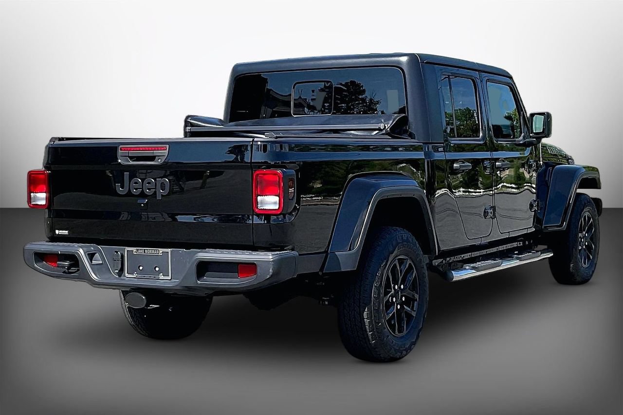 Used 2023 Jeep Gladiator Sport AWD/4WD image 8