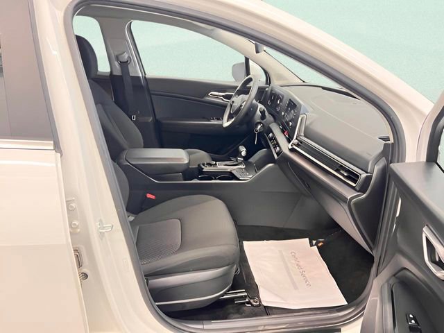 Used 2025 Kia Sportage LX image 9
