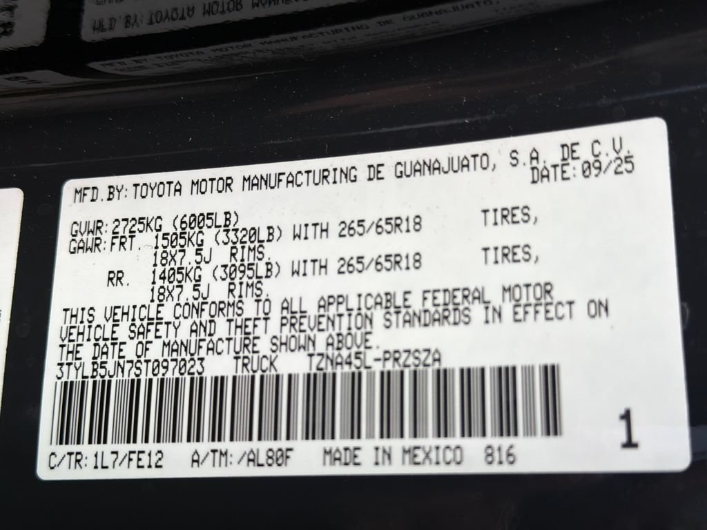 Used 2025 Toyota Tacoma TRD Sport AWD/4WD image 31