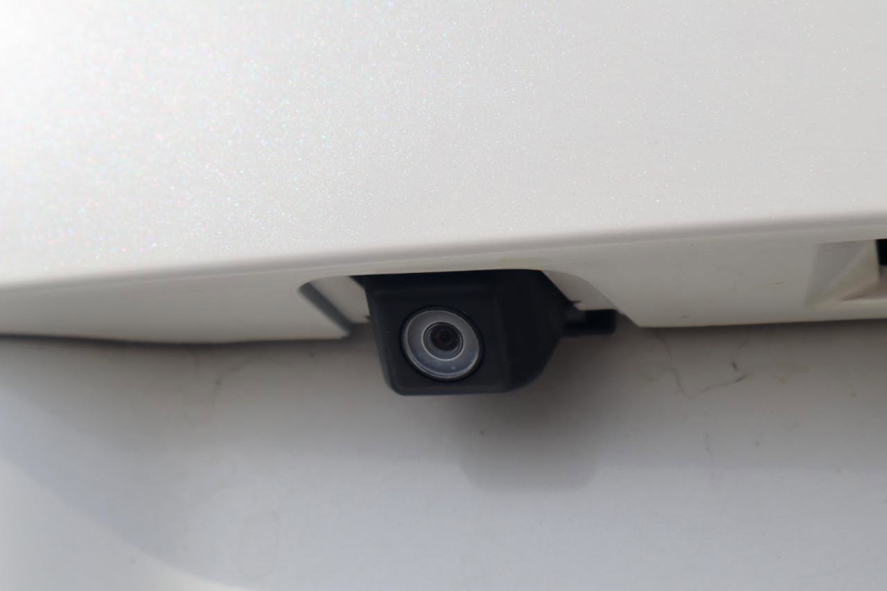 Used 2015 Toyota Prius Four w/ Deluxe Solar Roof Package image 29