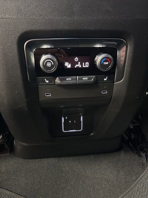 Used 2025 GMC Yukon XL Denali AWD/4WD image 6