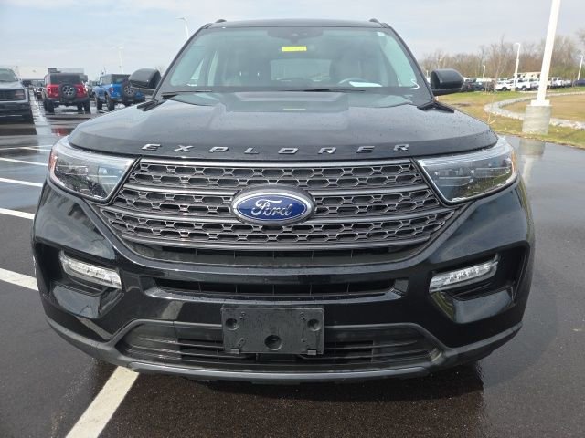 Certified 2023 Ford Explorer XLT w/ Equipment Group 202A image 3
