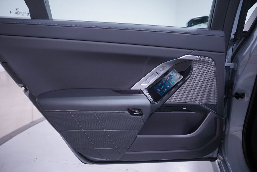 Used 2025 BMW i7 eDrive50 w/ M Sport Package image 16