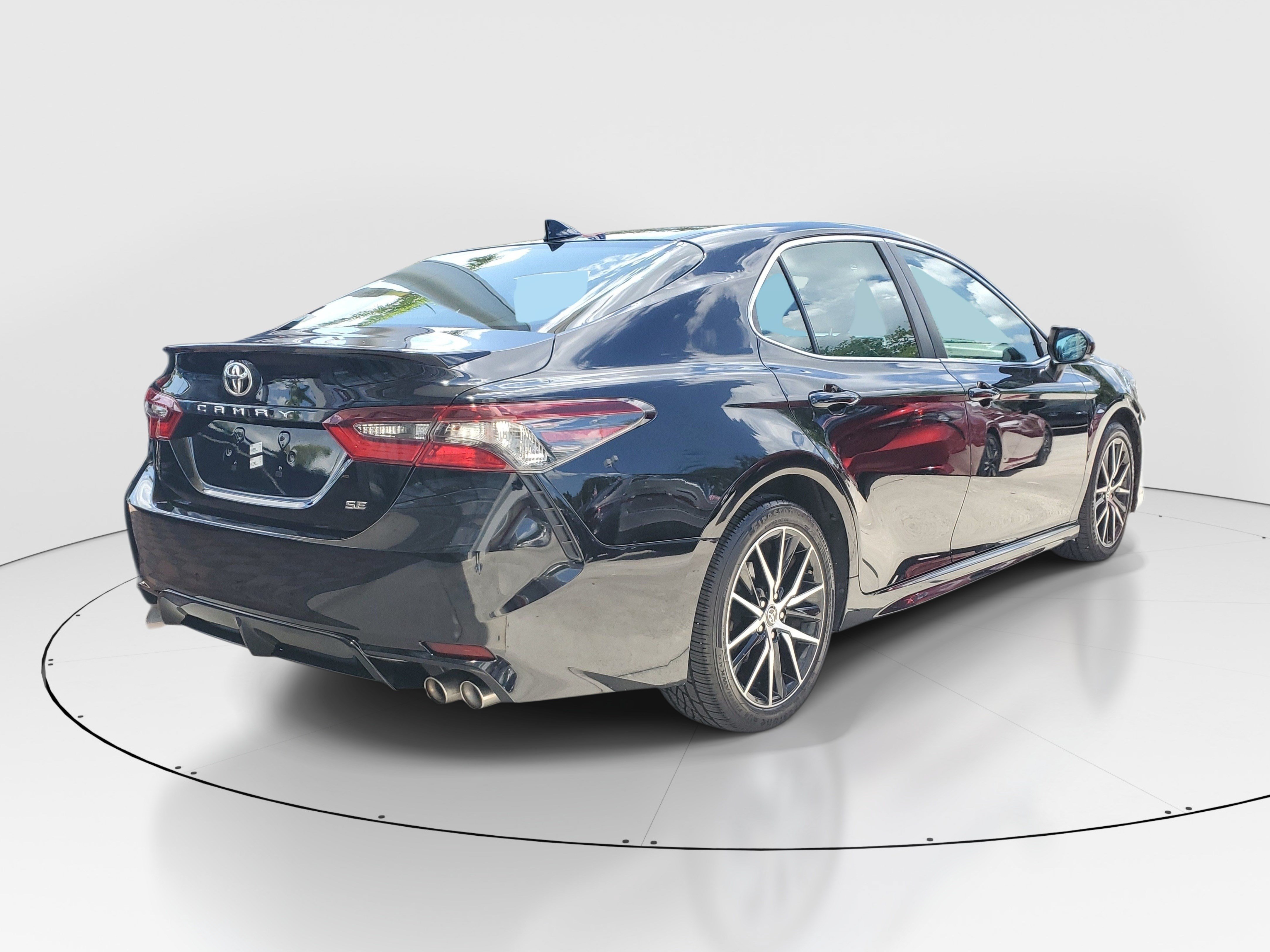 Used 2022 Toyota Camry SE FWD image 6