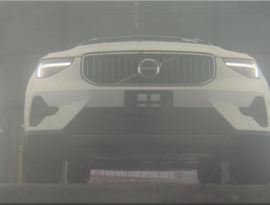 Used 2025 Volvo XC40 B5 Core image 2