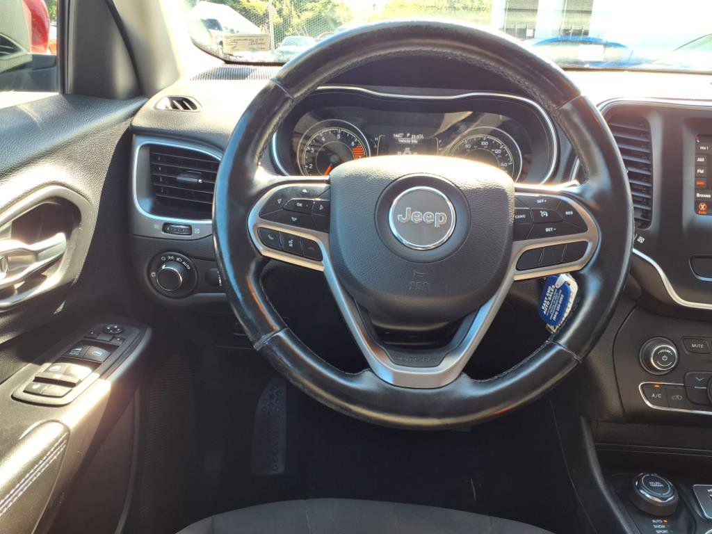 Used 2020 Jeep Cherokee Latitude w/ Cold Weather Group image 4