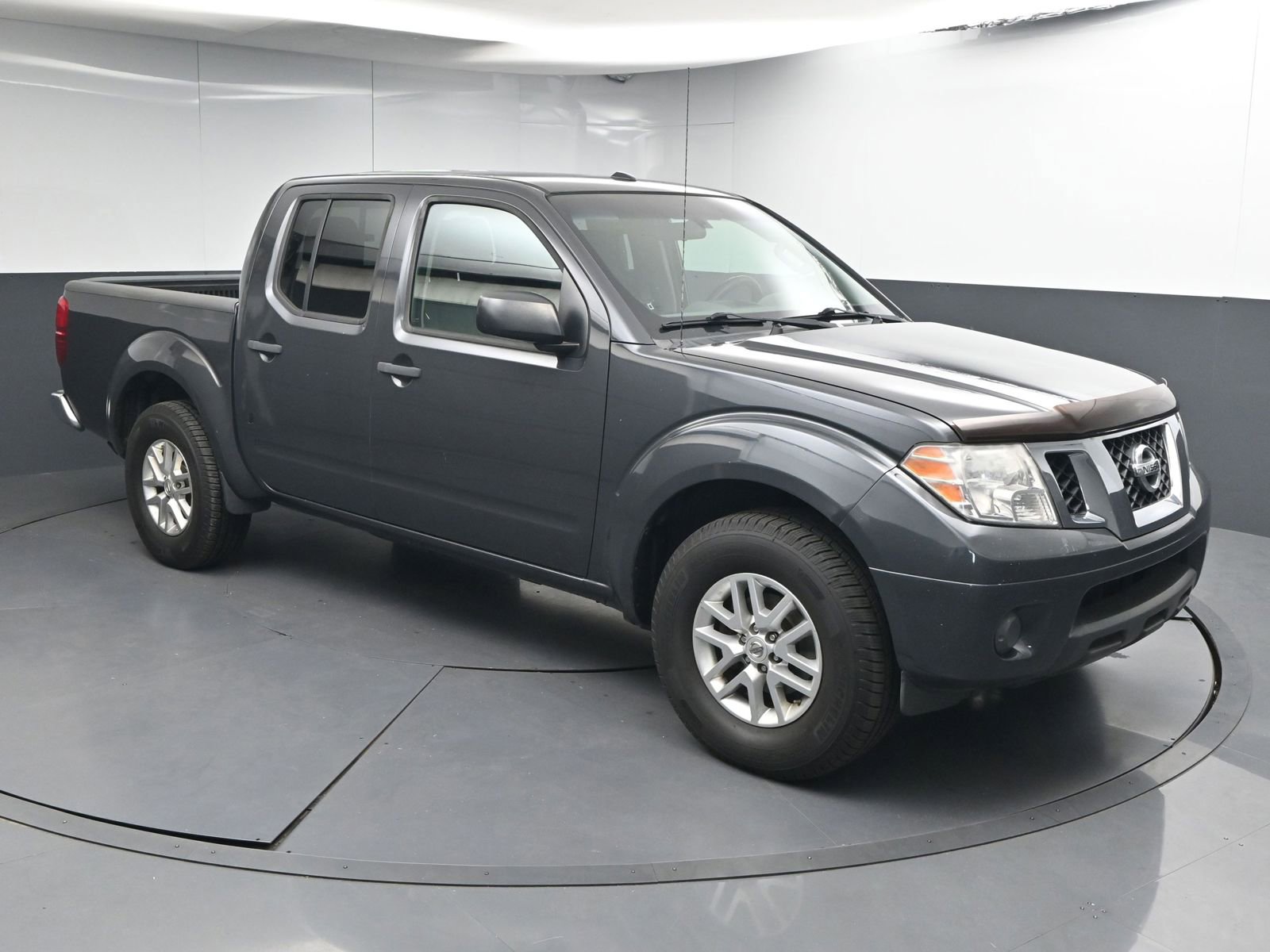 Used 2015 Nissan Frontier SV RWD image 1