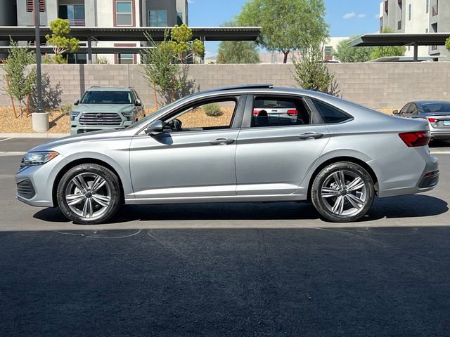 Used 2024 Volkswagen Jetta SE image 2