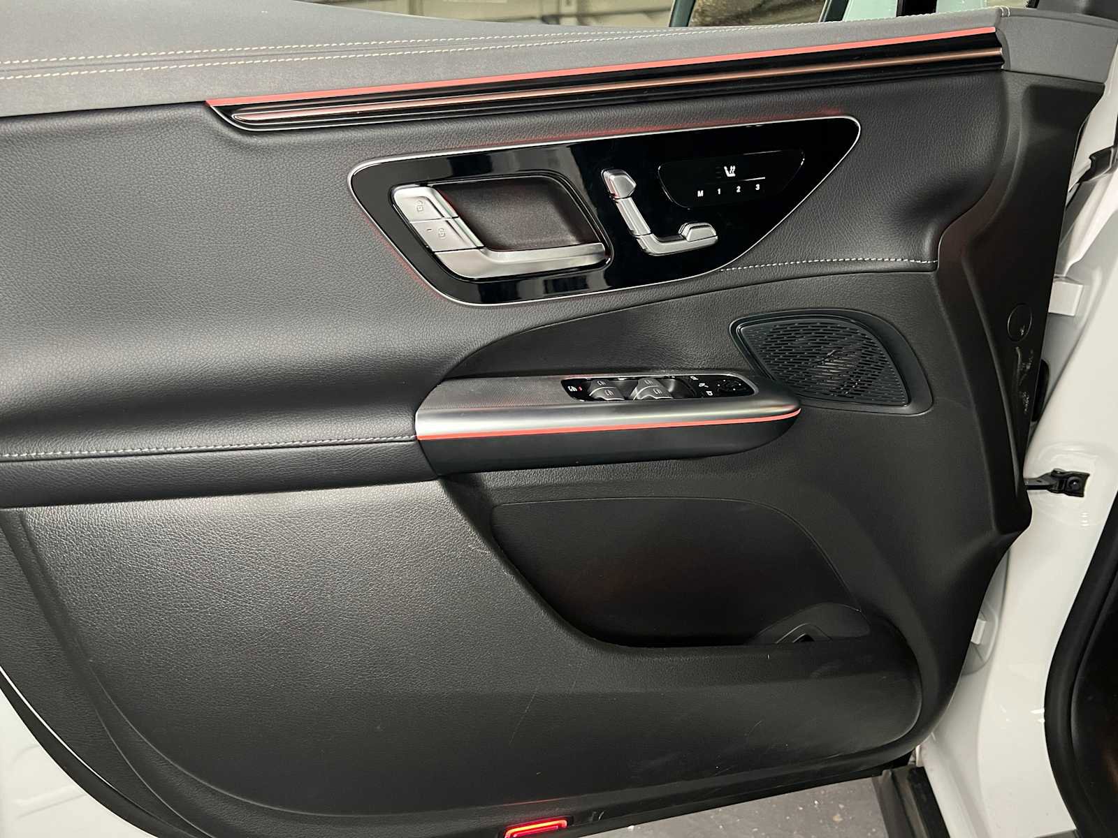 Used 2026 Mercedes-Benz EQE 320 4MATIC SUV image 21