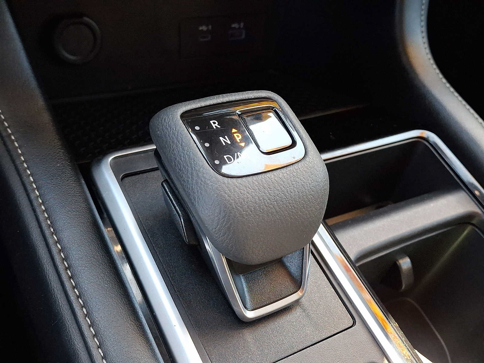 Used 2024 Nissan Pathfinder SV AWD/4WD image 16