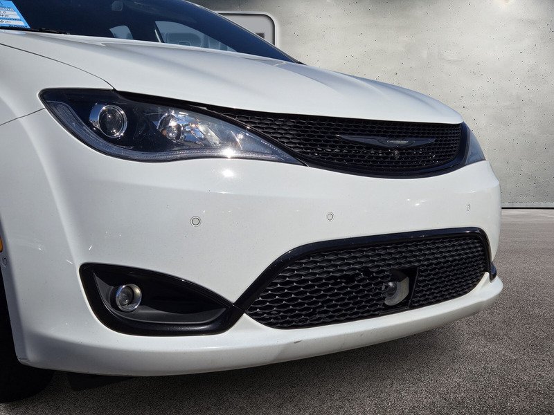 Used 2020 Chrysler Pacifica Touring-L Plus FWD image 9