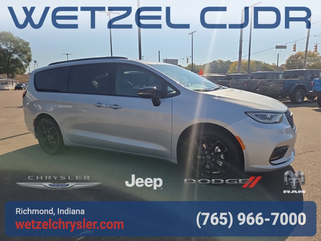 New 2026 Chrysler Pacifica Limited image 1