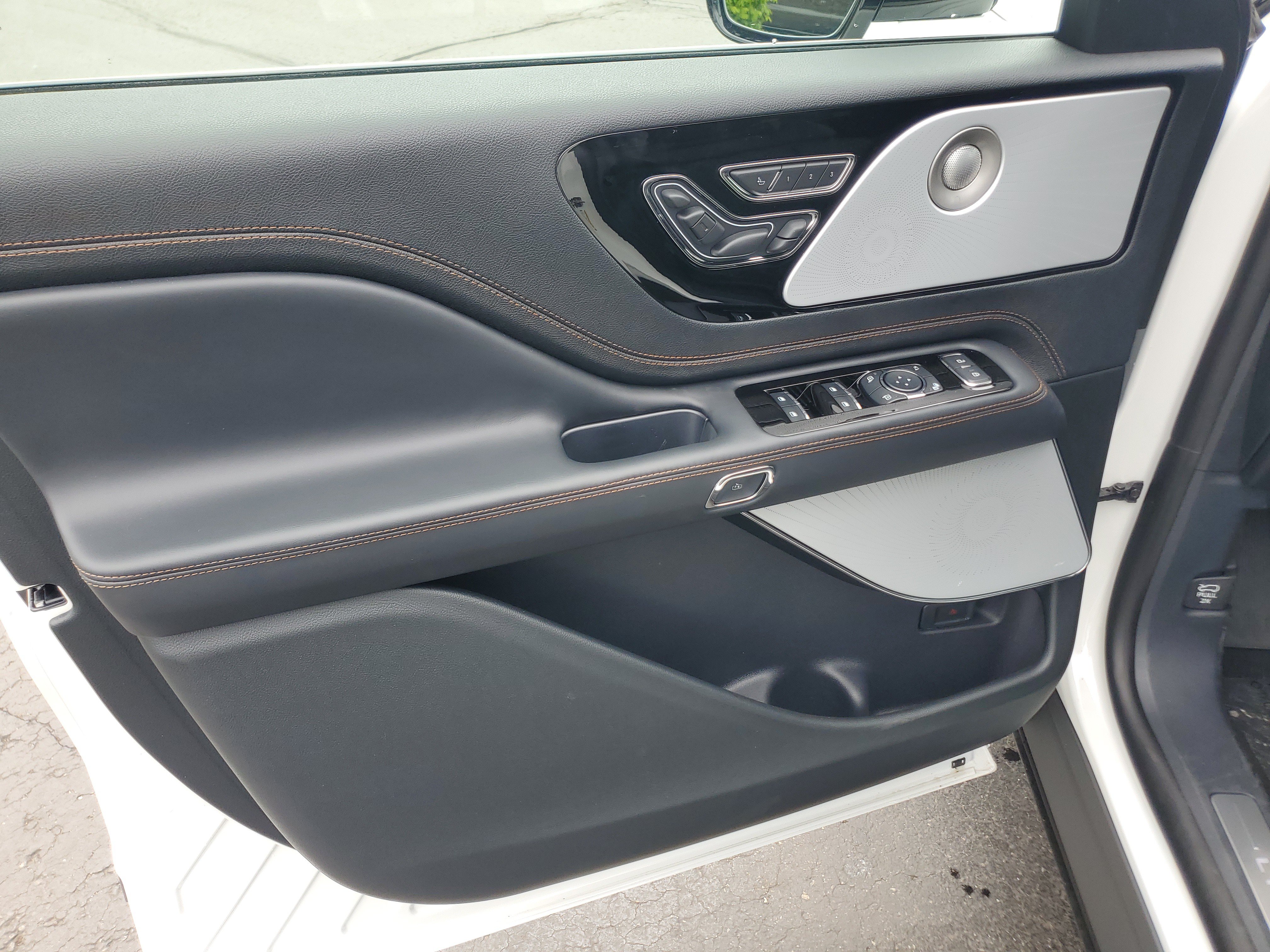 New 2026 Lincoln Aviator Black Label AWD/4WD image 8