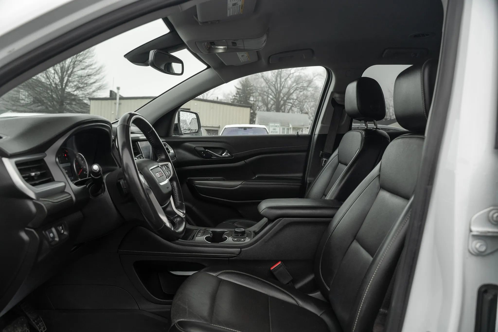 Used 2022 GMC Acadia SLT w/ LPO, Floor Liner Package image 7