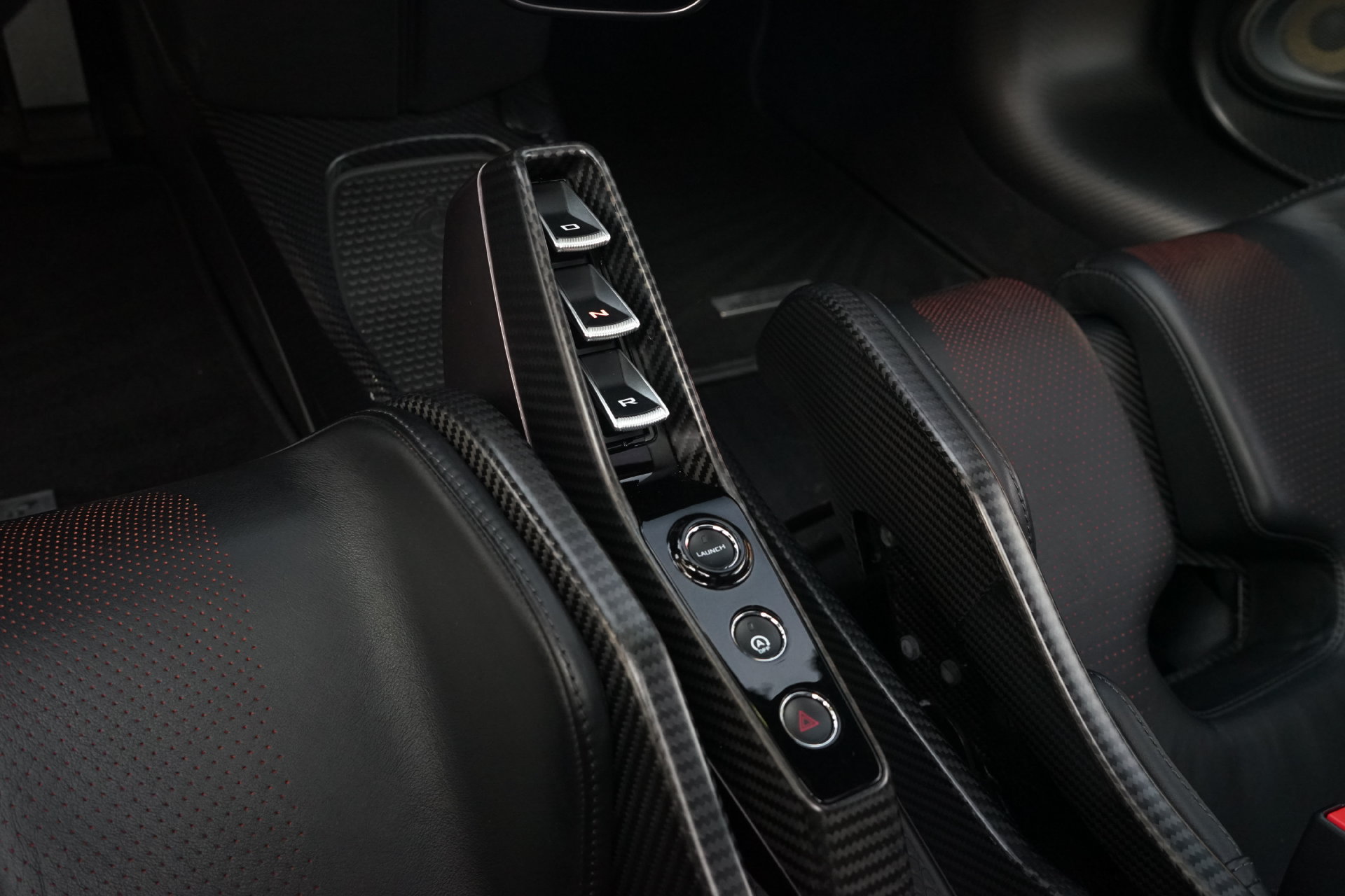 Used 2019 McLaren Senna RWD image 18