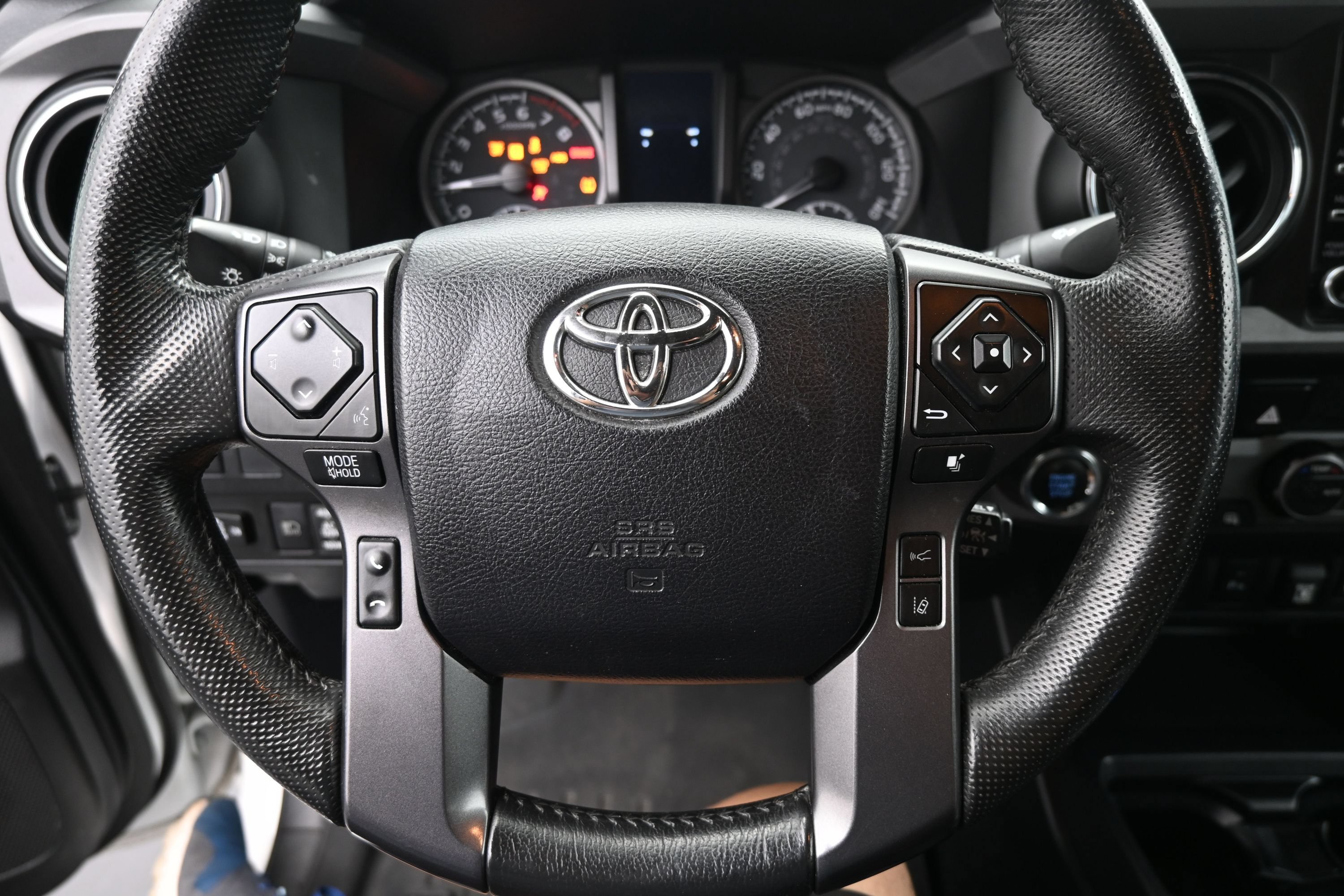 Used 2022 Toyota Tacoma TRD Off-Road w/ Technology Package AWD/4WD image 11