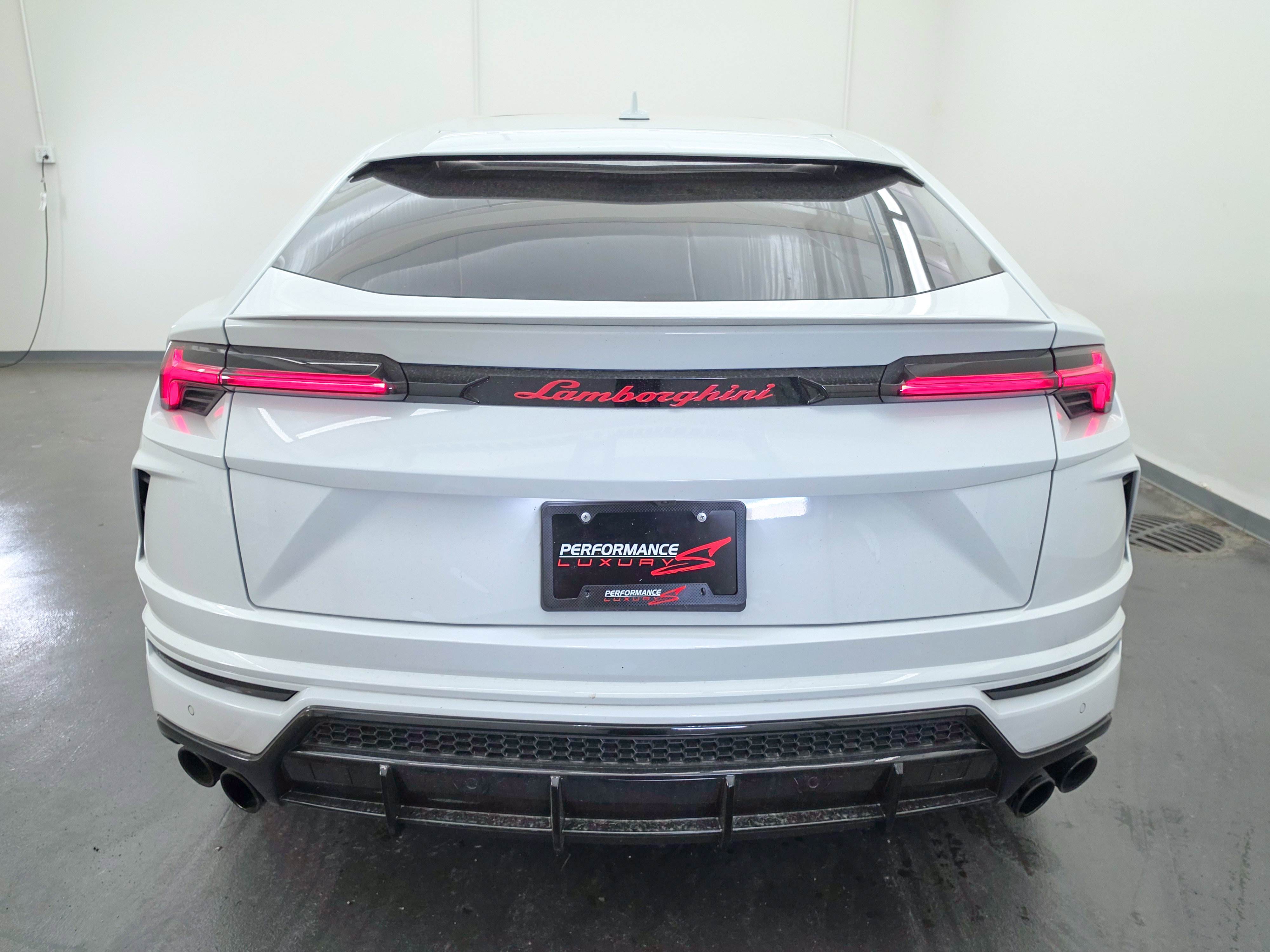 Used 2021 Lamborghini Urus AWD/4WD image 26