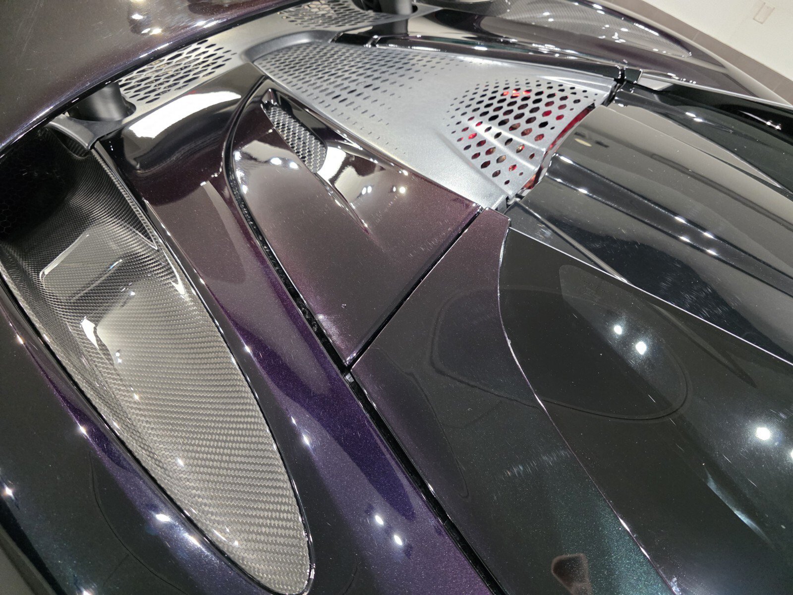 Used 2025 McLaren 750S Spider RWD image 17