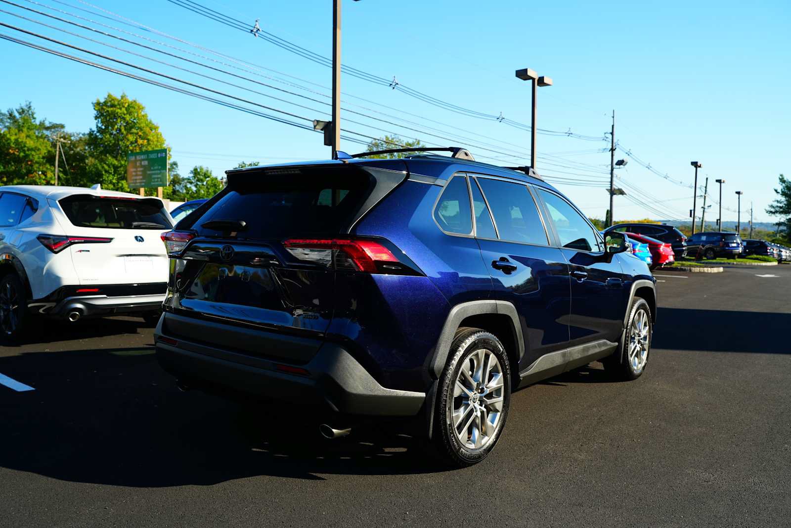 Used 2021 Toyota RAV4 XLE Premium AWD/4WD image 7