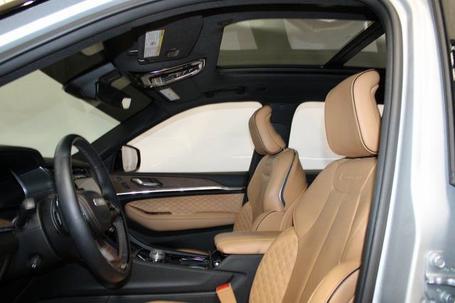 Used 2024 Jeep Grand Cherokee Summit image 9