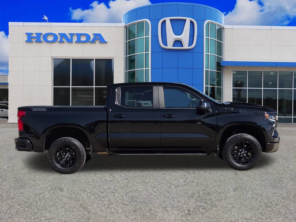 Used 2023 Chevrolet Silverado 1500 LT Trail Boss w/ LT Trail Boss Premium Package AWD/4WD image 2