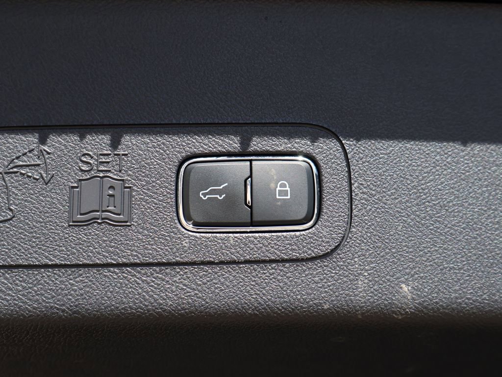 Used 2025 Lincoln Aviator AWD image 18
