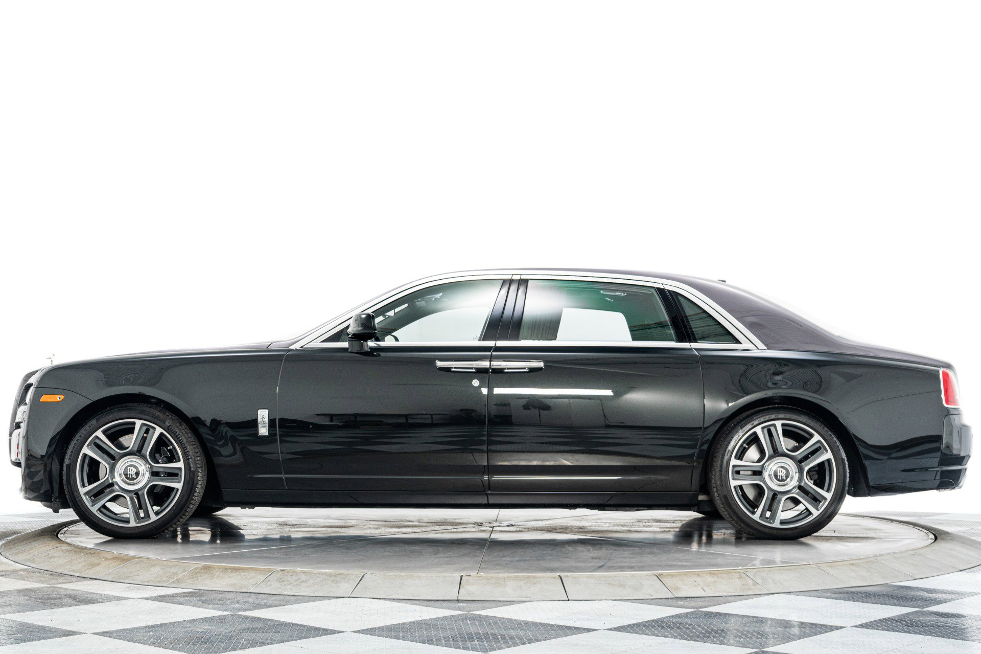 Used 2017 Rolls-Royce Ghost Extended Wheelbase image 6