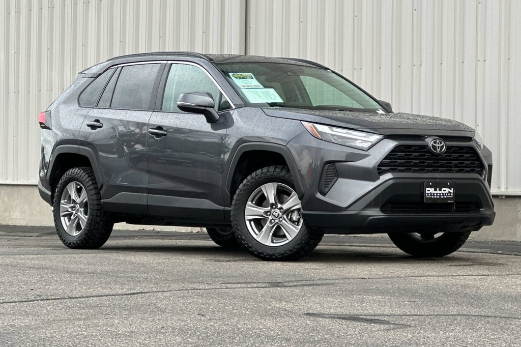 Used 2025 Toyota RAV4 XLE AWD/4WD image 2