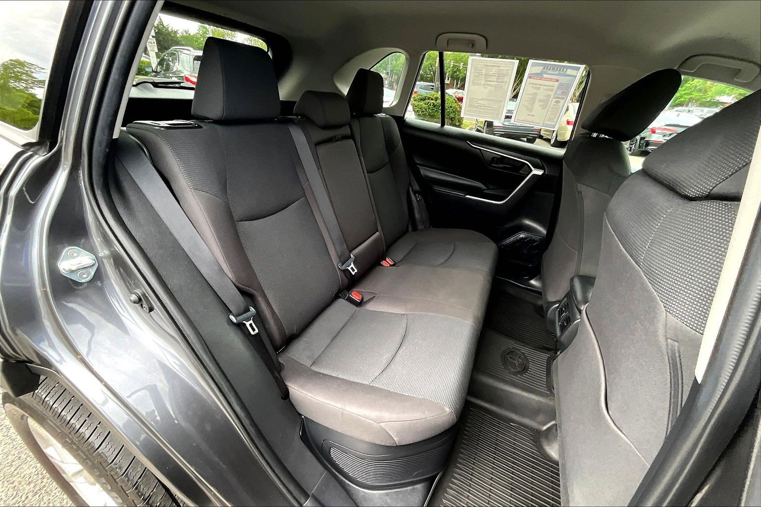 Used 2021 Toyota RAV4 LE AWD/4WD image 28