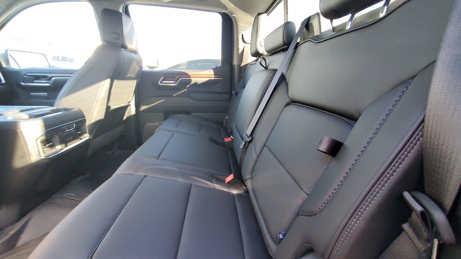 Used 2024 GMC Sierra 1500 Denali w/ Technology Package AWD/4WD image 5