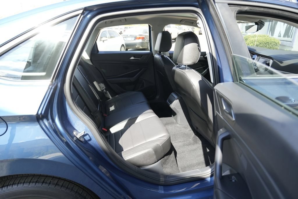 Used 2021 Volkswagen Jetta SE w/ SE Cold Weather Package FWD image 35