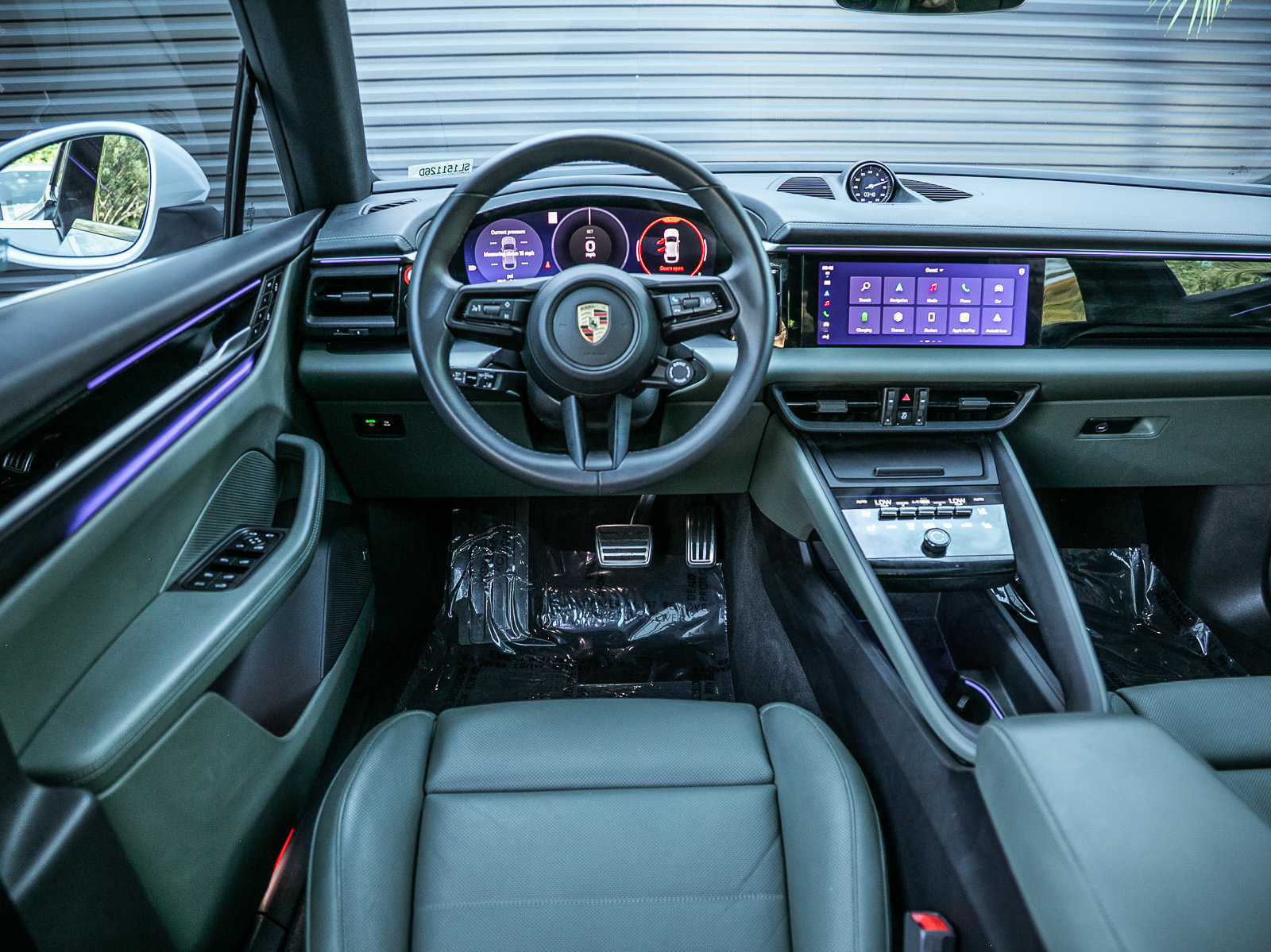 Certified 2025 Porsche Macan 4S Electric AWD/4WD image 11