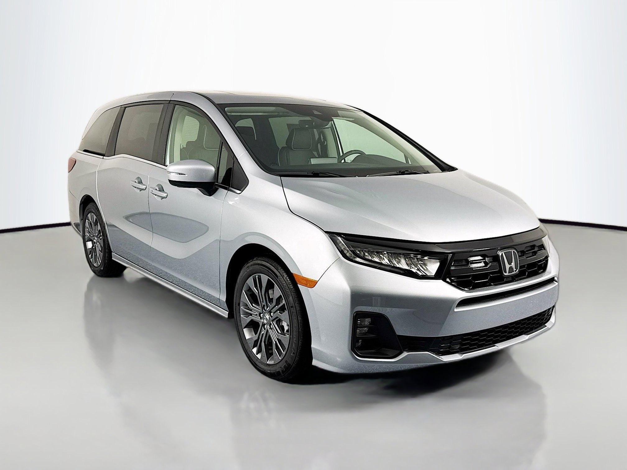 New 2026 Honda Odyssey Touring image 3