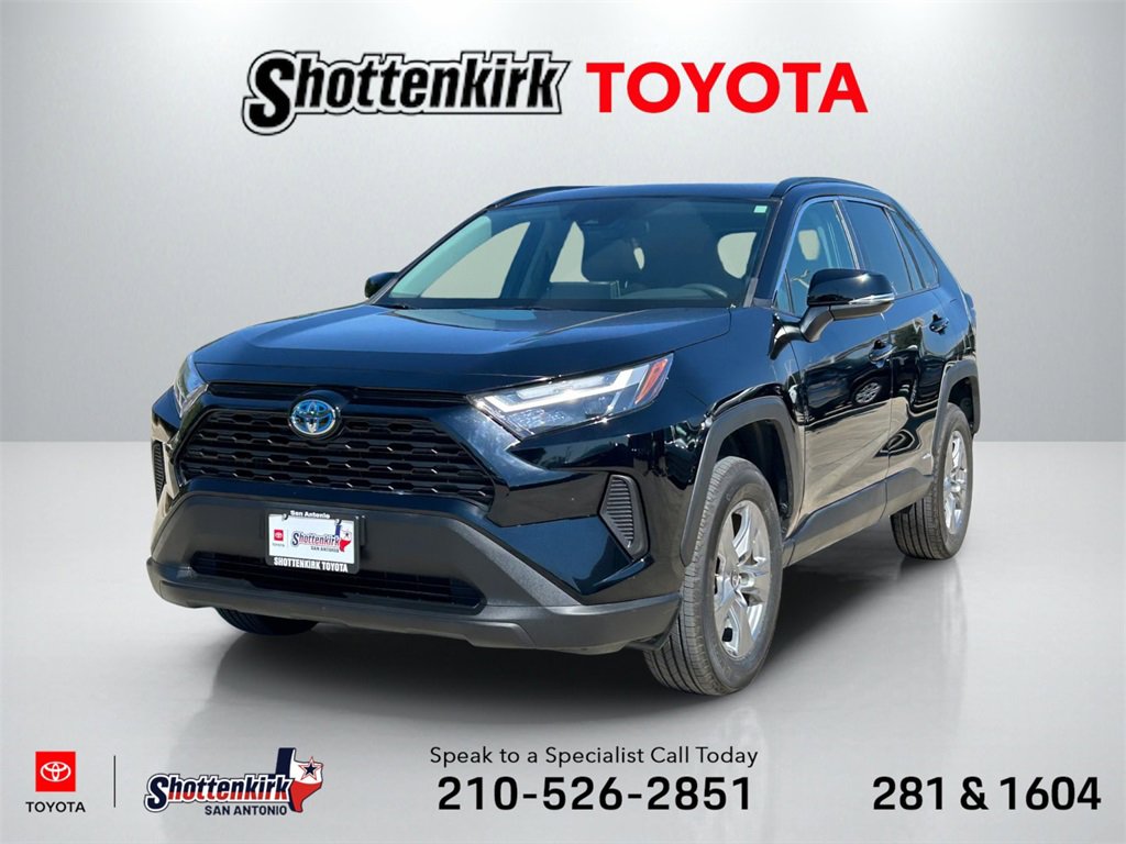 Used 2022 Toyota RAV4 XLE image 1