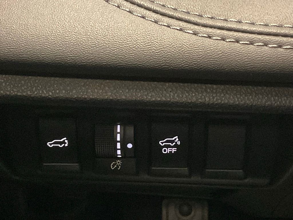 Used 2021 Subaru Outback Limited image 12