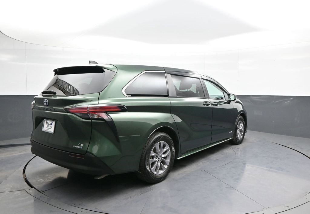 Certified 2021 Toyota Sienna LE image 6