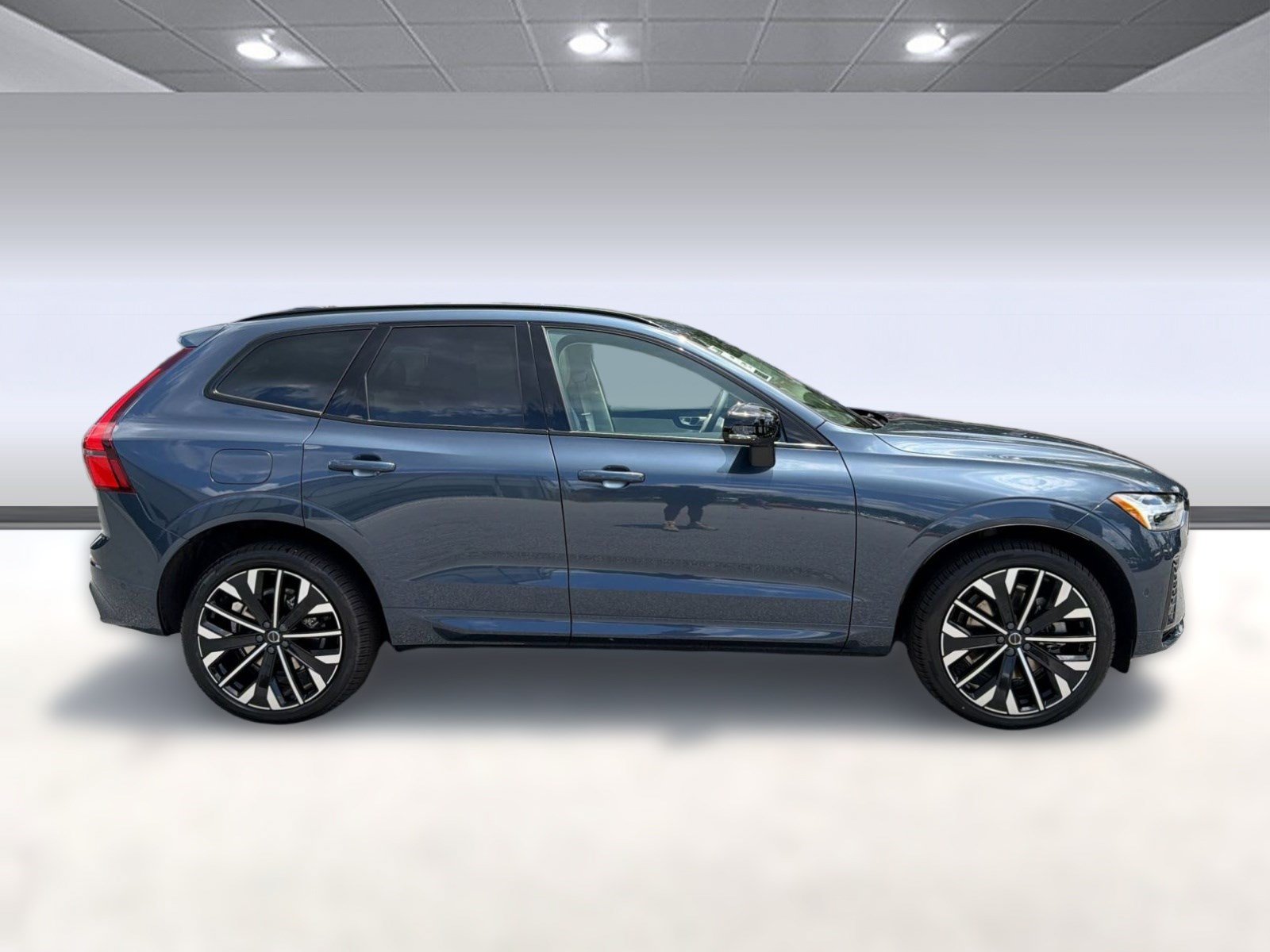New 2026 Volvo XC60 T8 Ultra w/ Protection Package Premier AWD/4WD image 8