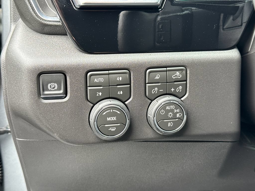 Used 2026 Chevrolet Silverado 1500 LT Trail Boss w/ LT Trail Boss Premium Package AWD/4WD image 25