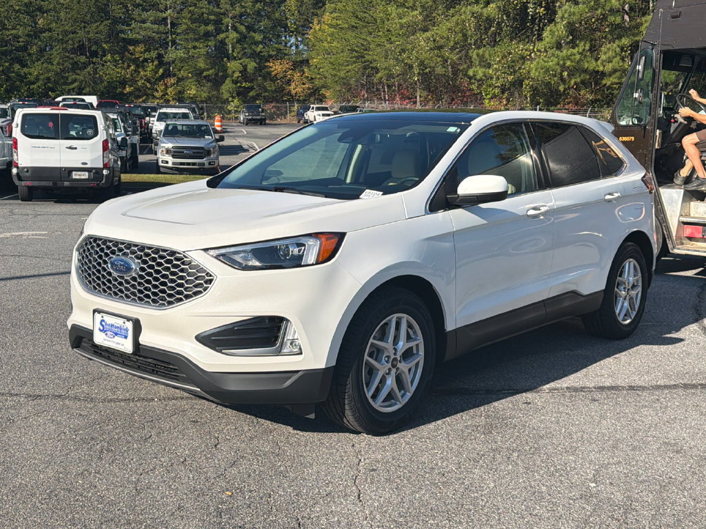 Used 2023 Ford Edge SEL w/ Convenience Package AWD/4WD image 3